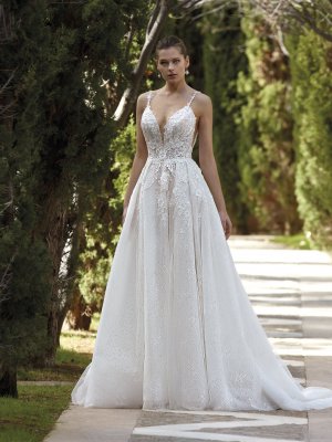 Demetrios, A-Linie, bestickter Rock, klassiches Brautkleid, Spaghettiträger, tiefer Rückenausschnitt, besticktes Oberteil, florale Spitze, glitzerner Tüllrock, tiefer V-Ausschnitt, besondere Spitze im Oberteil, Cut Outs, bestickte Träger,