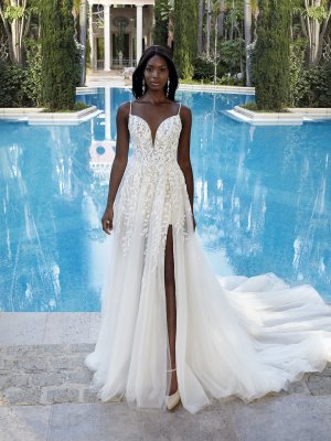 Demetrios, A-Linie, tiefer V-Ausschnitt, transparenz im Rock, Spaghettiträger, Brautkleid mit Schlitz, rankige Spitze, in den Rock laufende Spitze, Tüll Kleid, Tüll Schleppe, Hochzeitskleid,