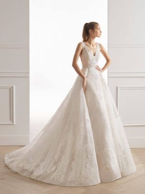 Aire Barcelona Esitval, offener Rücken, A-Linie, Spitze im Rock, Cut Outs, mit Perlen bestickte Spitze, verschiedene Spitzen übereinander, besonderes Brautkleid, creme Ton, Vintage Brautkleid