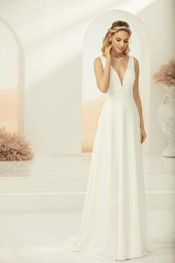 Bianco Evento, standesamtliches Brautkleid, standesamtliche Trauung, schlicht und sexy Brautkleid, tiefer V- Ausschnitt, breite Träger, schlichtes Brautkleid, Brautkleid aus Chiffon, schlicht-elegantes Brautkleid, breiter Träger, Taillengürtel, Rückenausschnitt, sexy Brautkleid, langes Brautkleid, fließendes Brautkleid, Brautkleid ohne Tüll, Hochzeit,