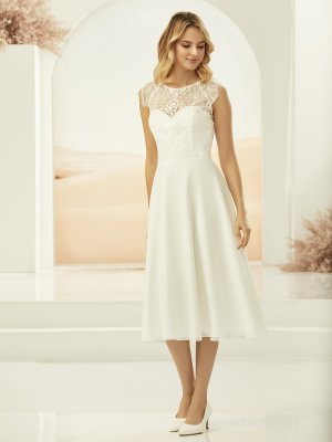 Bianco Evento, Boho Midi Brautkleid, halblanges Medikleid, Brautkleid mit Knopfleiste, Boho Stil, Midi Brautkleid, Spitzen Oberteil, Hochzeitskleid mit Ärmeln, leicht fallender Rock, Corsage mit Herzausschnitt, nach oben geschlossenes Brautkleid