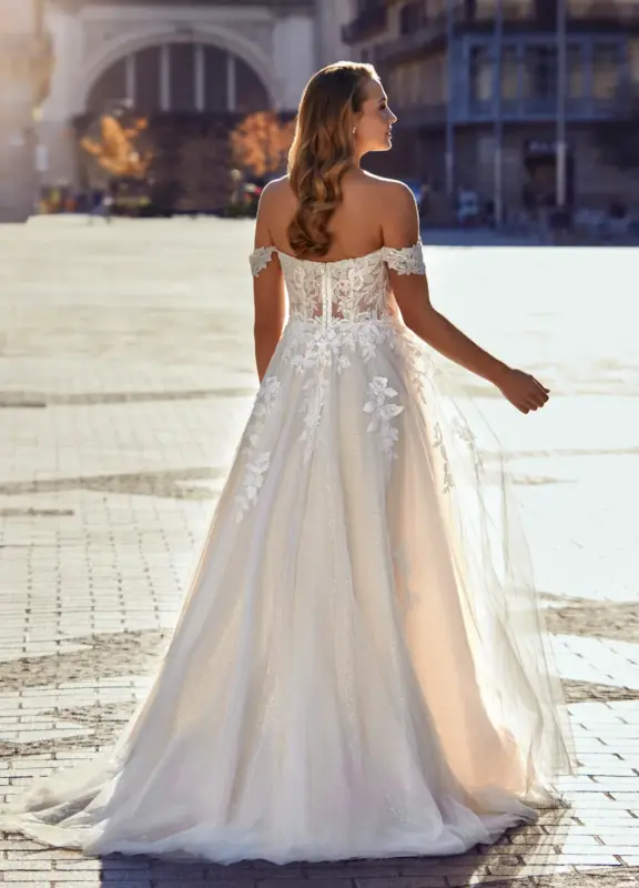 Boss Hochzeitshaus White One Splendour Trägerlos Aline Bremen Hamburg Lüneburg Modern (4)