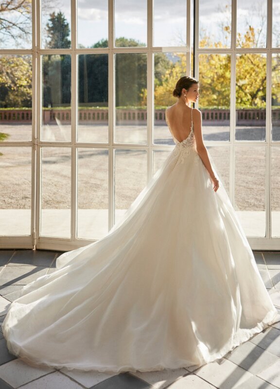 Boss Hochzeitshaus Winsen Luhe Brautkleid Hamburg Bremen Stade Buxtehude Uelzen Aire Barcelona Almory Modern Alinie (1) p