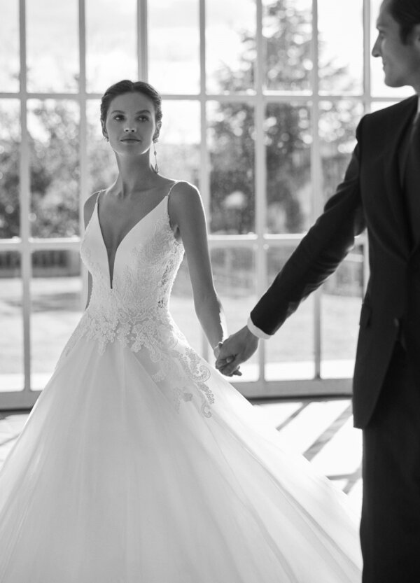Boss Hochzeitshaus Winsen Luhe Brautkleid Hamburg Bremen Stade Buxtehude Uelzen Aire Barcelona Almory Modern Alinie (2) p