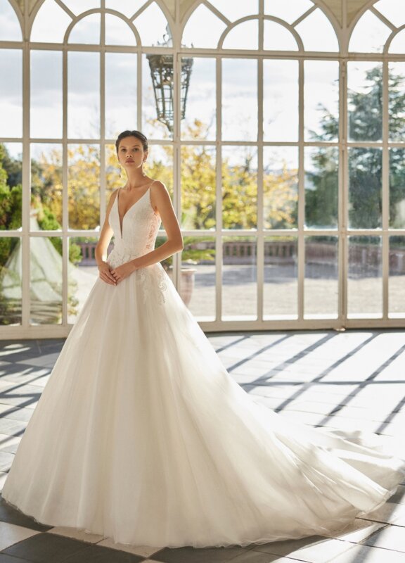Boss Hochzeitshaus Winsen Luhe Brautkleid Hamburg Bremen Stade Buxtehude Uelzen Aire Barcelona Almory Modern Alinie (3) p