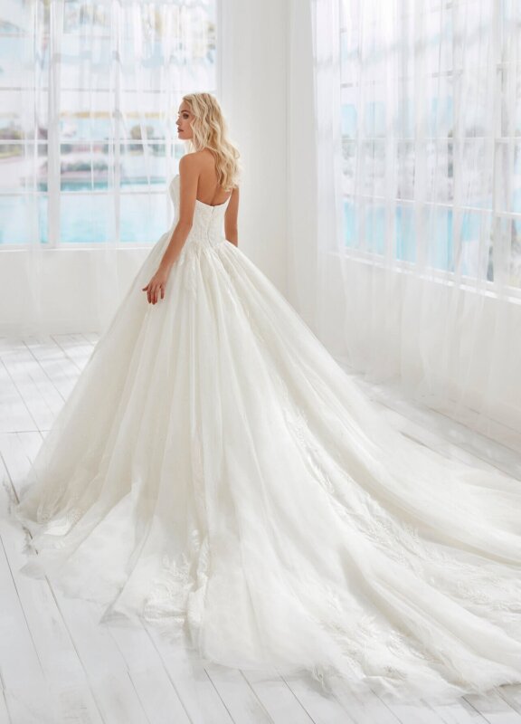 Boss Hochzeitshaus Winsen Luhe Stade Lüneburg Harburg Hannover Belle Randy Fenoli Brautkleid Prinzessin (2)