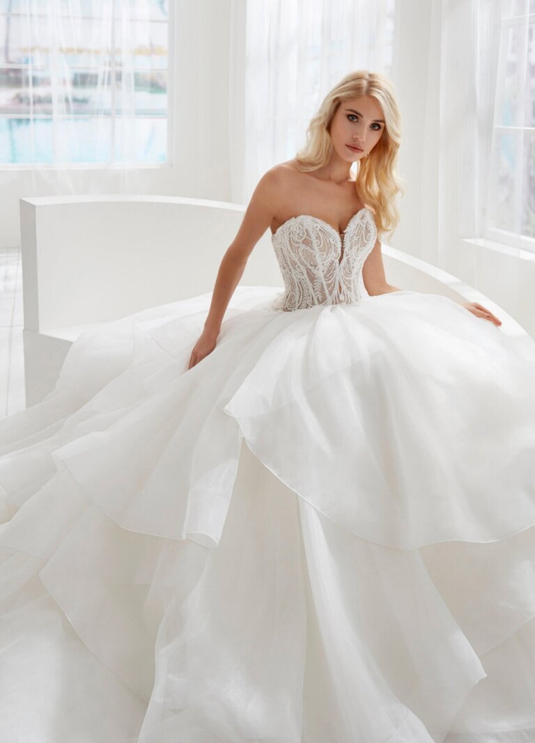 BossHochzeitshaus WinsenLuhe PrinzessinBrautkleid Hamburg Hannover Niedersachsen Volants Brenda Randy Fenoli (2)