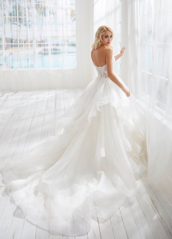 BossHochzeitshaus WinsenLuhe PrinzessinBrautkleid Hamburg Hannover Niedersachsen Volants Brenda Randy Fenoli (3)