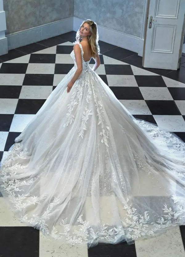 Boss Hochzeithaus Winsen Luhe Brautkleider Bremen Hamburg Lüneburg Demetrios Platinum DP466 Niedersachsen (1)