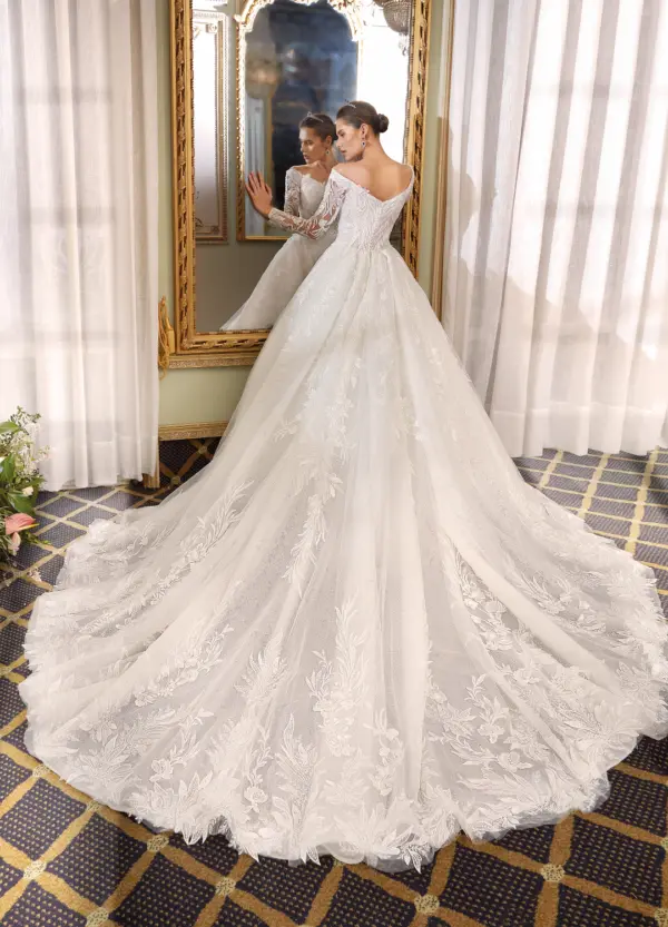 Boss Hochzeithaus Winsen Luhe Brautkleider Bremen Hamburg Lüneburg Demetrios Platinum DP503 Niedersachsen (4)