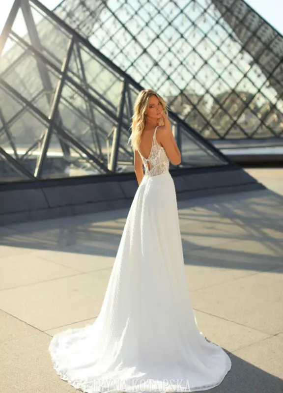 Boss Hochzeithaus Winsen Luhe Brautkleider Bremen Hamburg Lüneburg Hannover Lübeck Harburg Iryna Kotapska moerne Brautkleider LB2303 Niedersachsen (1)