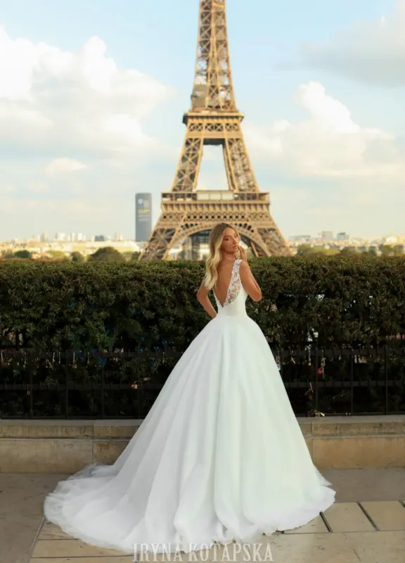 Boss Hochzeithaus Winsen Luhe Brautkleider Bremen Hamburg Lüneburg Hannover Lübeck Harburg Iryna Kotapska moerne Brautkleider LB2330 Niedersachsen (1)