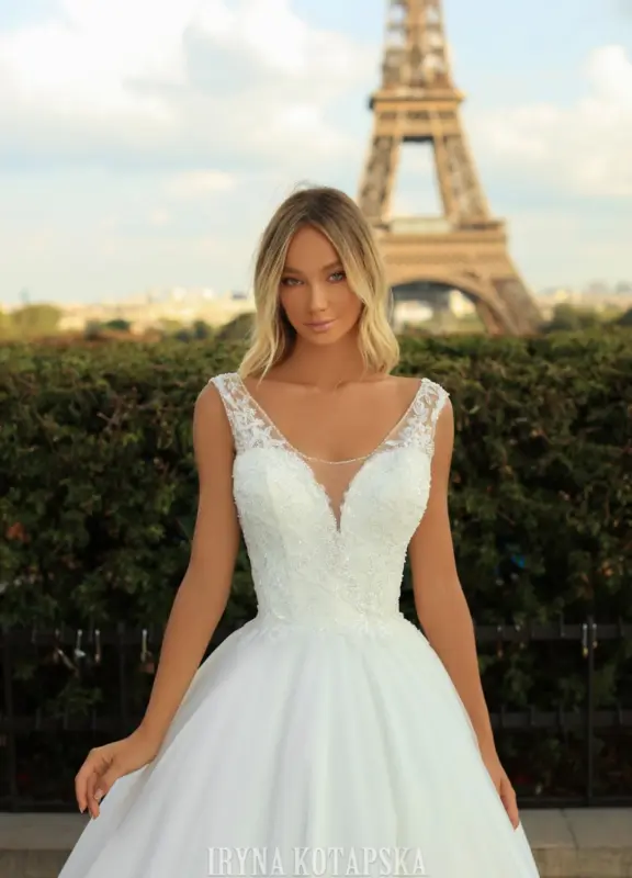Boss Hochzeithaus Winsen Luhe Brautkleider Bremen Hamburg Lüneburg Hannover Lübeck Harburg Iryna Kotapska moerne Brautkleider LB2330 Niedersachsen (2)