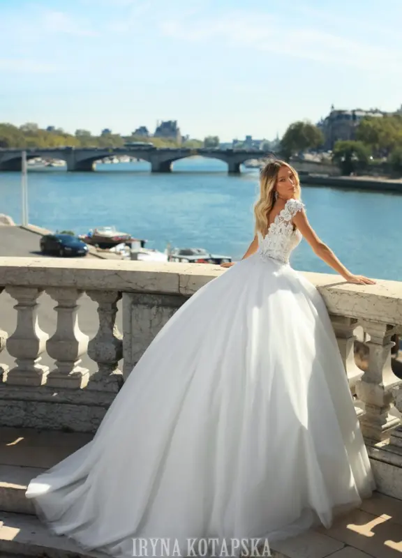 Boss Hochzeithaus Winsen Luhe Brautkleider Bremen Hamburg Lüneburg Hannover Lübeck Harburg Iryna Kotapska moerne Brautkleider LB2334 Niedersachsen (1)