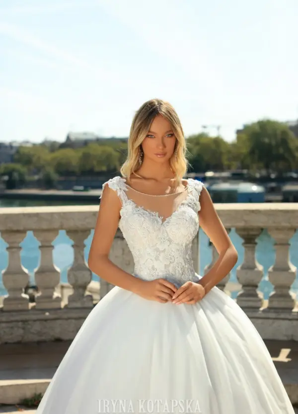 Boss Hochzeithaus Winsen Luhe Brautkleider Bremen Hamburg Lüneburg Hannover Lübeck Harburg Iryna Kotapska moerne Brautkleider LB2334 Niedersachsen (2)