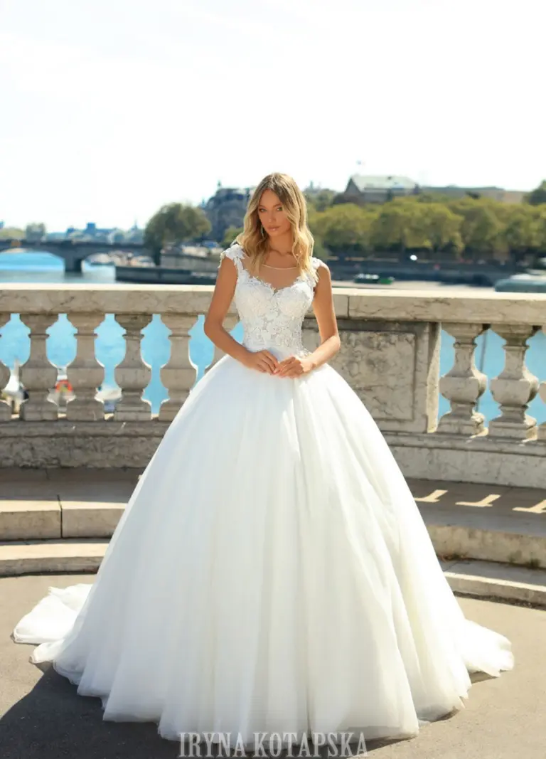 Boss Hochzeithaus Winsen Luhe Brautkleider Bremen Hamburg Lüneburg Hannover Lübeck Harburg Iryna Kotapska moerne Brautkleider LB2334 Niedersachsen (3)