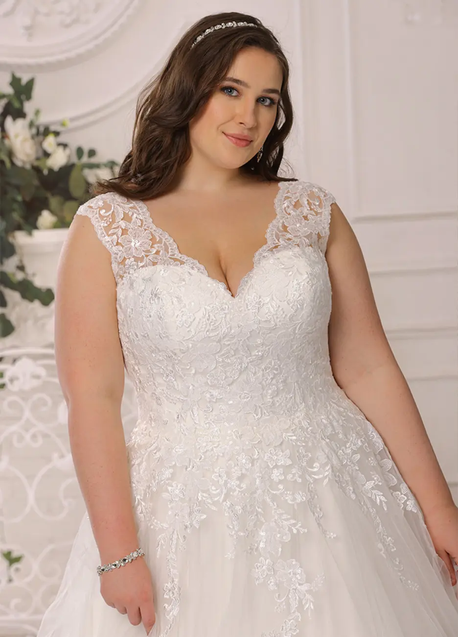 Boss Hochzeithaus Winsen Luhe Brautkleider Bremen Hamburg Lüneburg Hannover Lübeck Harburg Ladybird moderne Brautkleider LS422048 Niedersachsen (3)