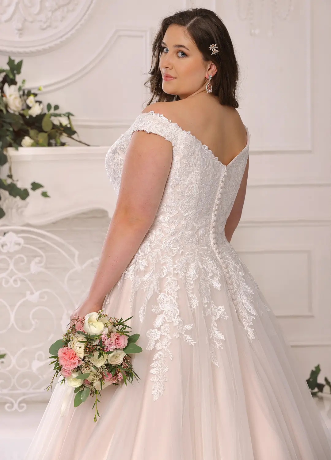 Boss Hochzeithaus Winsen Luhe Brautkleider Bremen Hamburg Lüneburg Hannover Lübeck Harburg Ladybird moderne Brautkleider LS422052 Niedersachsen (2)