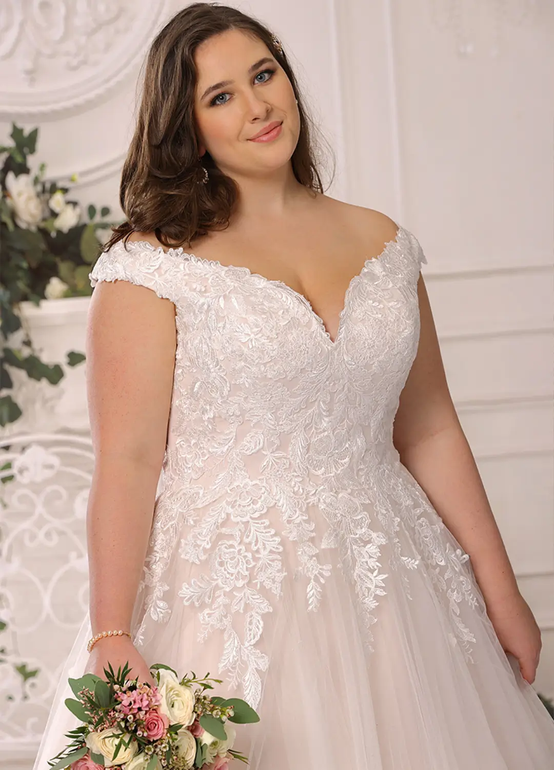 Boss Hochzeithaus Winsen Luhe Brautkleider Bremen Hamburg Lüneburg Hannover Lübeck Harburg Ladybird moderne Brautkleider LS422052 Niedersachsen (3)