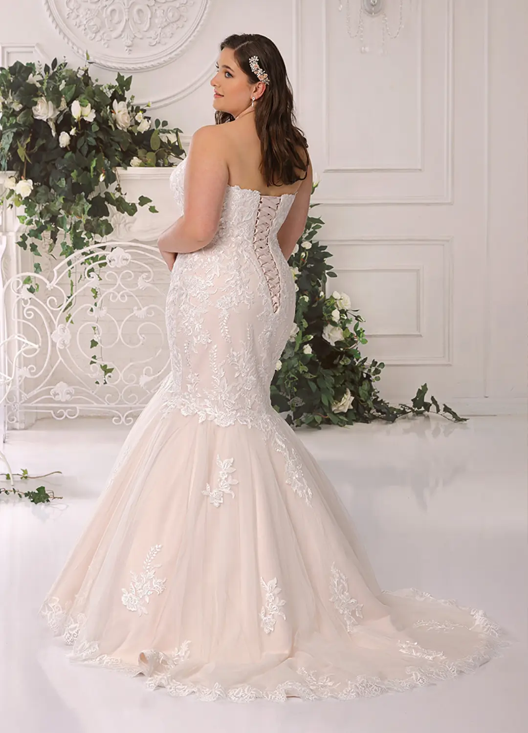 Boss Hochzeithaus Winsen Luhe Brautkleider Bremen Hamburg Lüneburg Hannover Lübeck Harburg Ladybird moderne Brautkleider LS422058 Niedersachsen (2)