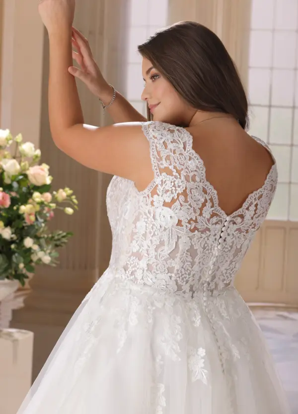 Boss Hochzeithaus Winsen Luhe Brautkleider Bremen Hamburg Lüneburg Hannover Lübeck Harburg Ladybird moderne Curvy Brautkleider Namaka Niedersachsen (2)