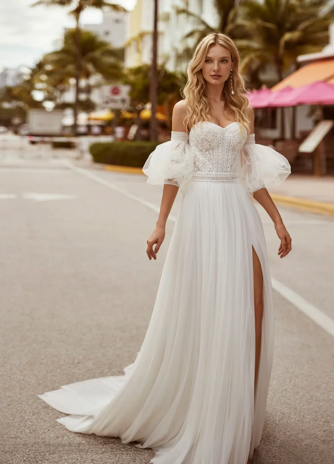 Boss Hochzeithaus Winsen Luhe Brautkleider Bremen Hamburg Lüneburg Hannover Lübeck Harburg Luna Novias moderne Brautkleider Caritina Niedersachsen (1)