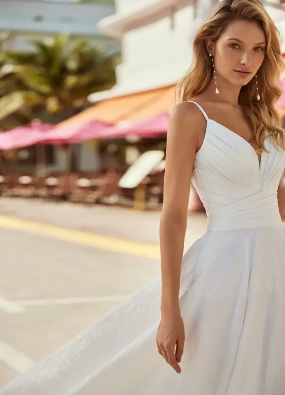 Boss Hochzeithaus Winsen Luhe Brautkleider Bremen Hamburg Lüneburg Hannover Lübeck Harburg Luna Novias moderne Brautkleider Clara Niedersachsen (3)