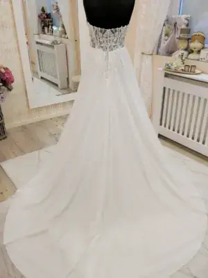 Boss Hochzeithaus Winsen Luhe Brautkleider Bremen Hamburg Lüneburg Hannover Stade Lübeck Buxtehude Boss Wedding Collection leichte Brautkleider Niedersachsen (6)