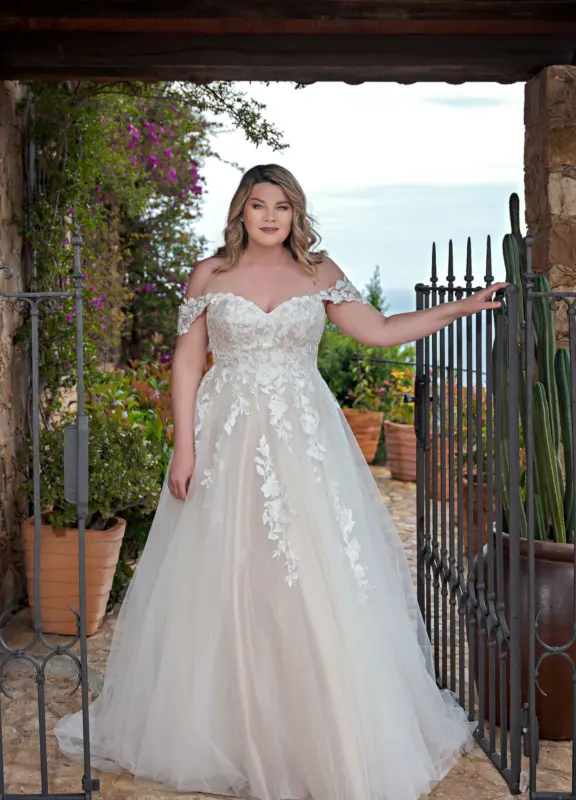 Boss Hochzeithaus Winsen Luhe Brautkleider Bremen Hamburg Lüneburg Hannover Stade Lübeck Buxtehude Lohrengel Brautkleider LB231 Niedersachsen (1)