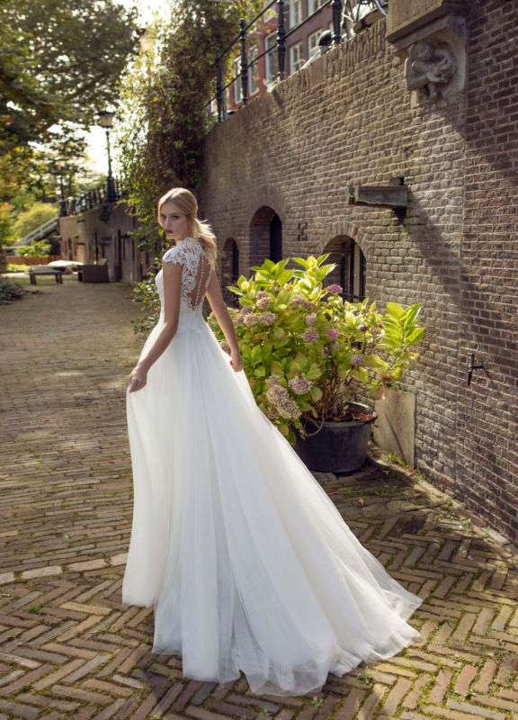 Boss Hochzeithaus Winsen Luhe Brautkleider Bremen Hamburg Lüneburg Hannover Stade Lübeck Buxtehude Modeca moderne Brautkleider Kalina Niedersachsen (2)