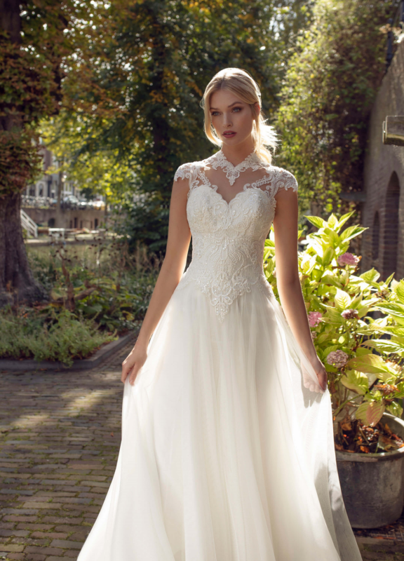 Boss Hochzeithaus Winsen Luhe Brautkleider Bremen Hamburg Lüneburg Hannover Stade Lübeck Buxtehude Modeca moderne Brautkleider Kalina Niedersachsen (3)