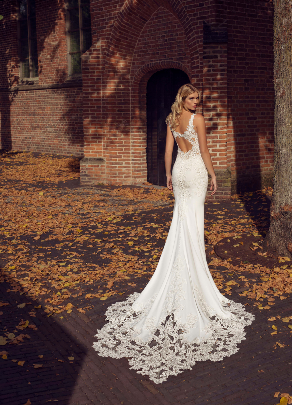 Boss Hochzeithaus Winsen Luhe Brautkleider Bremen Hamburg Lüneburg Hannover Stade Lübeck Buxtehude Modeca moderne Brautkleider Karine Niedersachsen (2)