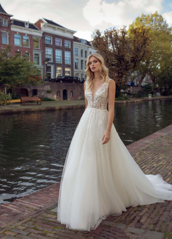 Boss Hochzeithaus Winsen Luhe Brautkleider Bremen Hamburg Lüneburg Hannover Stade Lübeck Buxtehude Modeca moderne Brautkleider Kensington Niedersachsen (2)