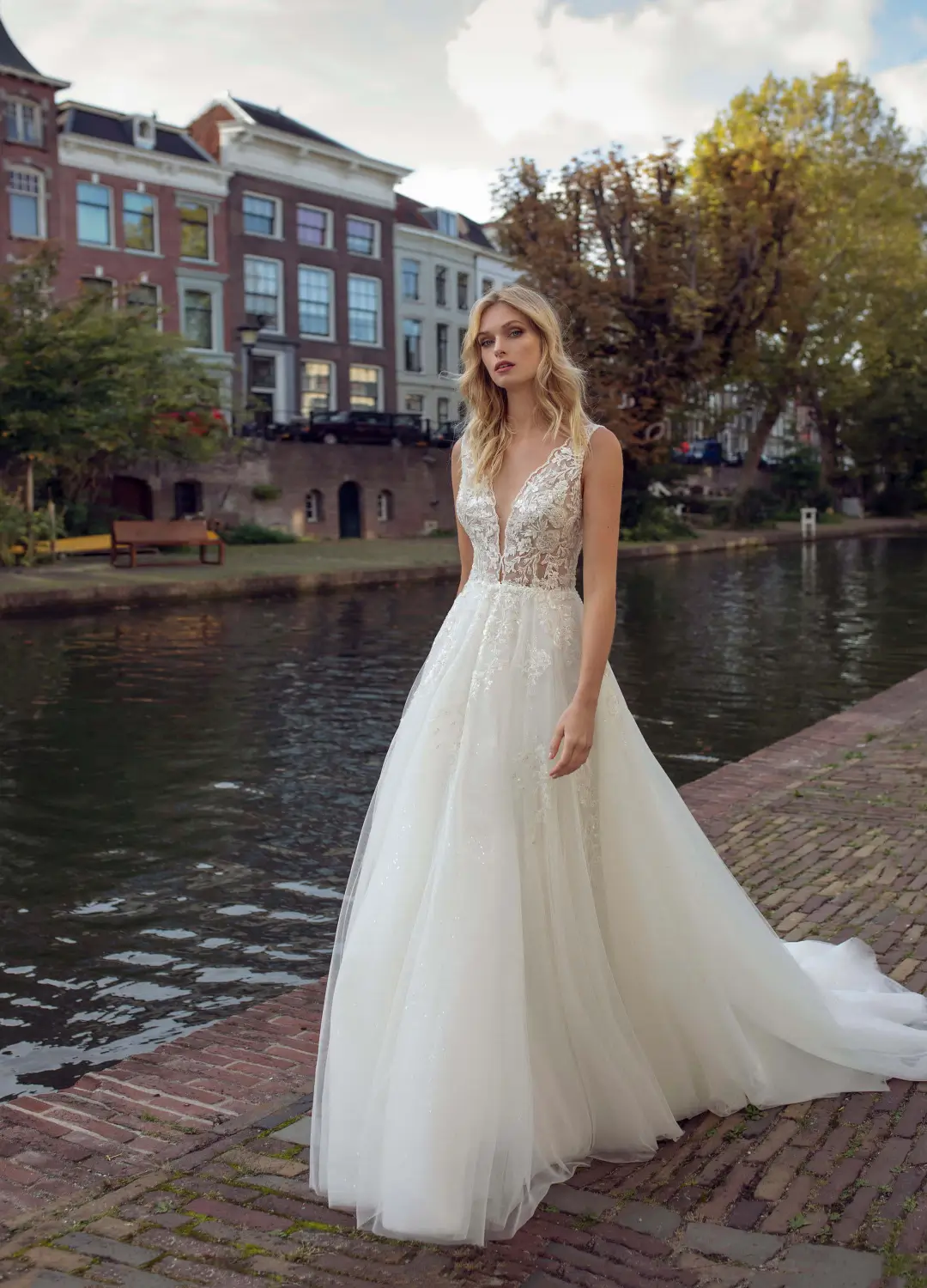 Boss Hochzeithaus Winsen Luhe Brautkleider Bremen Hamburg Lüneburg Hannover Stade Lübeck Buxtehude Modeca moderne Brautkleider Kensington Niedersachsen (2)