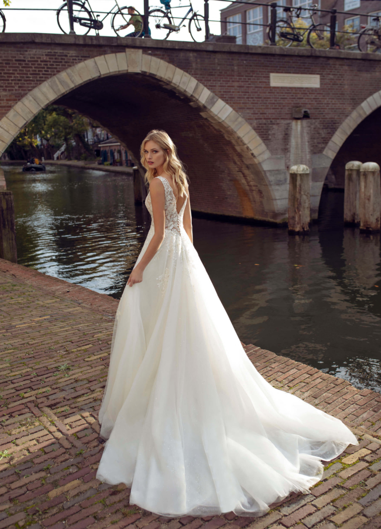 Boss Hochzeithaus Winsen Luhe Brautkleider Bremen Hamburg Lüneburg Hannover Stade Lübeck Buxtehude Modeca moderne Brautkleider Kensington Niedersachsen (3)