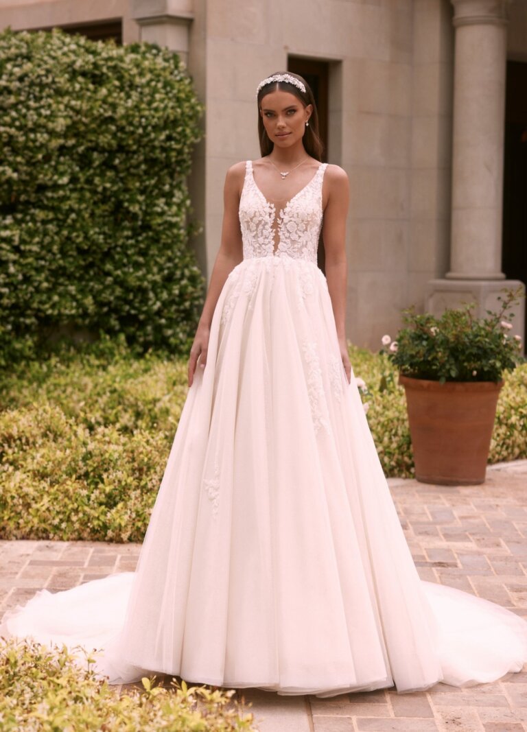 Boss Hochzeithaus Winsen Luhe Brautkleider Bremen Hamburg Lüneburg Hannover Stade Lübeck Buxtehude moderne Brautkleider Niedersachsen Bianco Evento Clorinde (1)