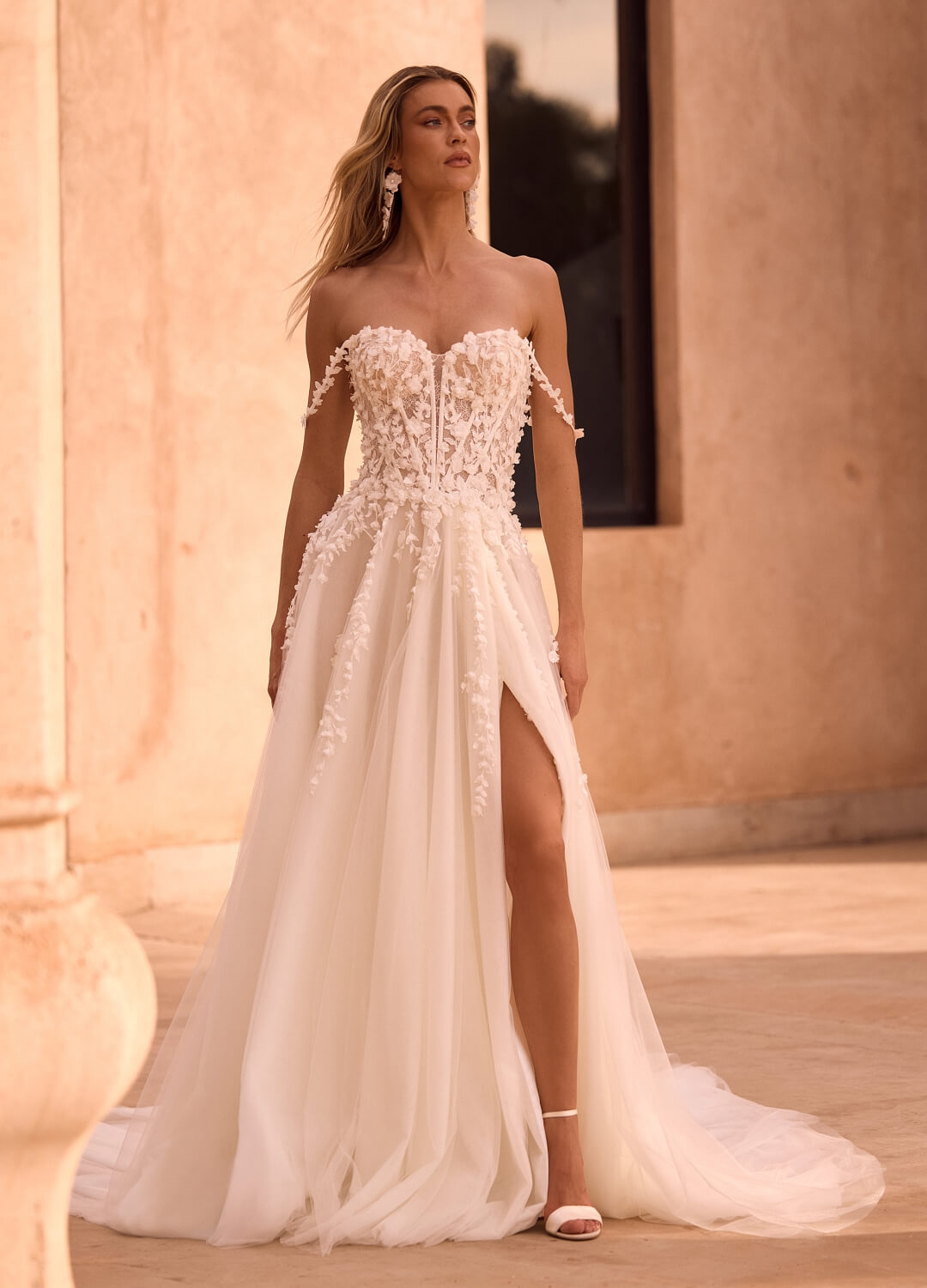 Boss Hochzeithaus Winsen Luhe Brautkleider Bremen Hamburg Lüneburg Hannover Stade Lübeck Buxtehude moderne Brautkleider Niedersachsen Bianco Evento Dasha (1)