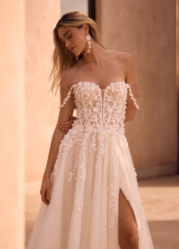 Boss Hochzeithaus Winsen Luhe Brautkleider Bremen Hamburg Lüneburg Hannover Stade Lübeck Buxtehude moderne Brautkleider Niedersachsen Bianco Evento Dasha (3)