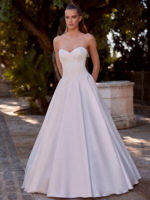 Boss Hochzeithaus Winsen Luhe Brautkleider Bremen Hamburg Lüneburg Hannover Stade Lübeck Buxtehude moderne Brautkleider Niedersachsen Bianco Evento Edina (1)