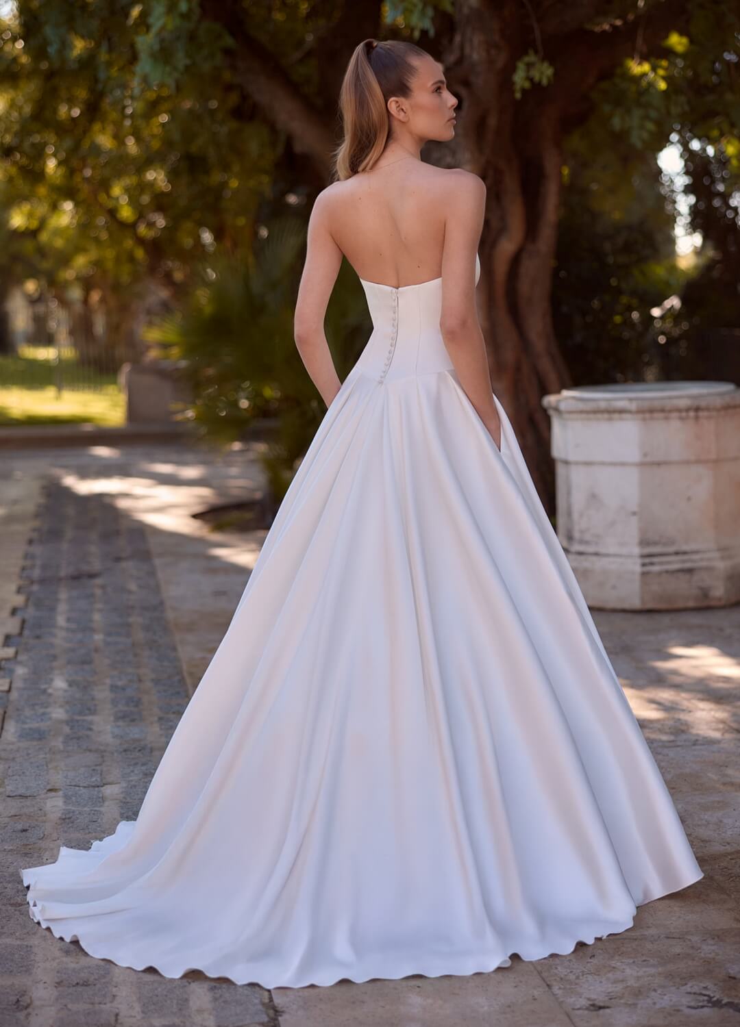 Boss Hochzeithaus Winsen Luhe Brautkleider Bremen Hamburg Lüneburg Hannover Stade Lübeck Buxtehude moderne Brautkleider Niedersachsen Bianco Evento Edina (2)