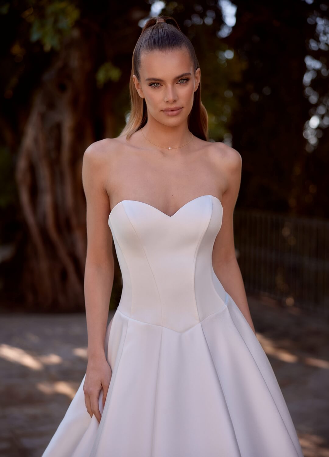 Boss Hochzeithaus Winsen Luhe Brautkleider Bremen Hamburg Lüneburg Hannover Stade Lübeck Buxtehude moderne Brautkleider Niedersachsen Bianco Evento Edina (3)