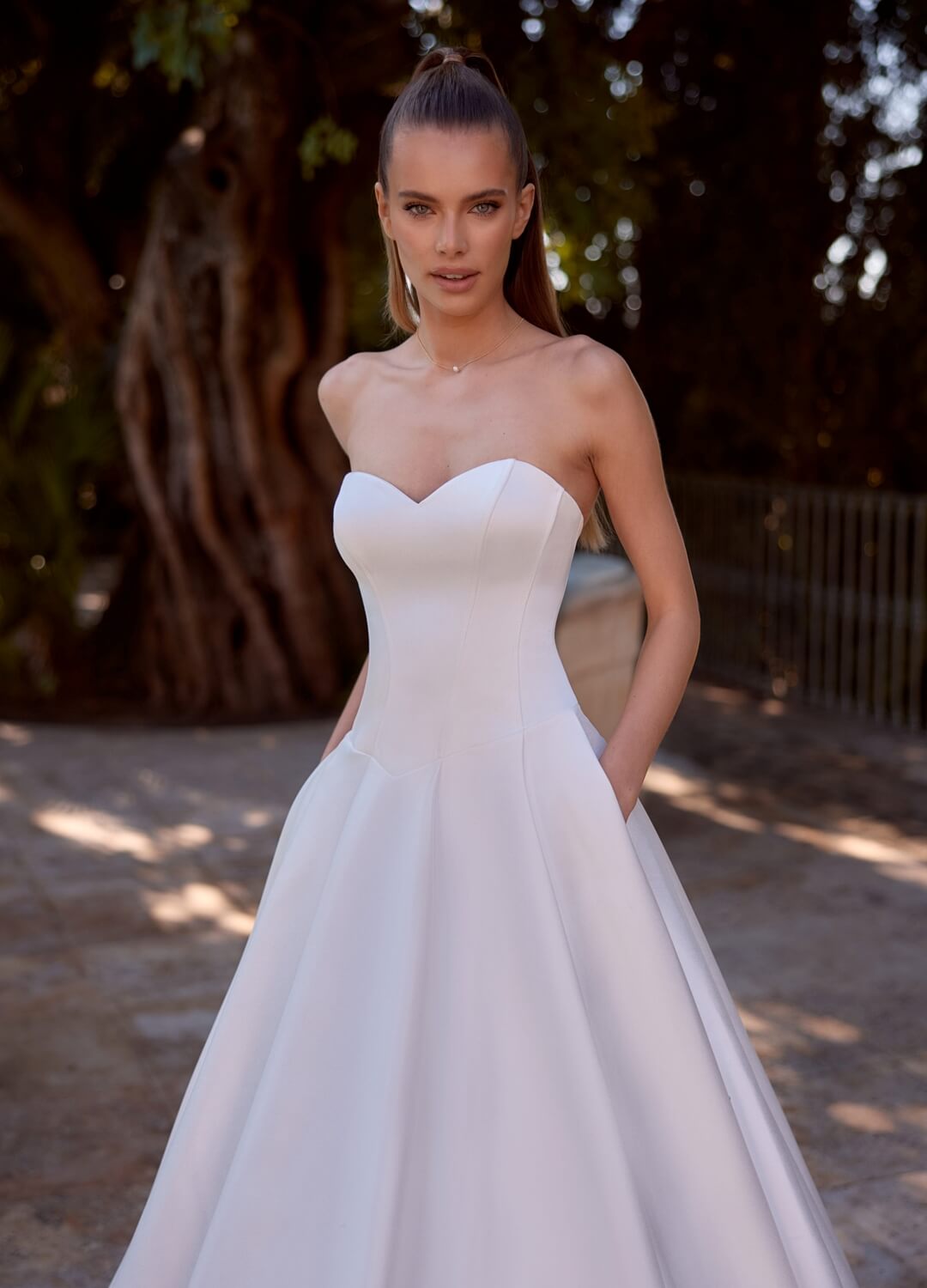 Boss Hochzeithaus Winsen Luhe Brautkleider Bremen Hamburg Lüneburg Hannover Stade Lübeck Buxtehude moderne Brautkleider Niedersachsen Bianco Evento Edina (5)