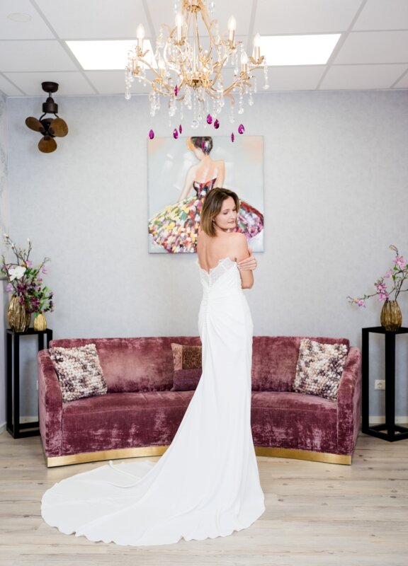 Boss Hochzeithaus Winsen Luhe Brautkleider Bremen Hamburg Lüneburg Hannover Stade Lübeck Buxtehude moderne Brautkleider Niedersachsen Brautkleid mit Ärmeln (4)