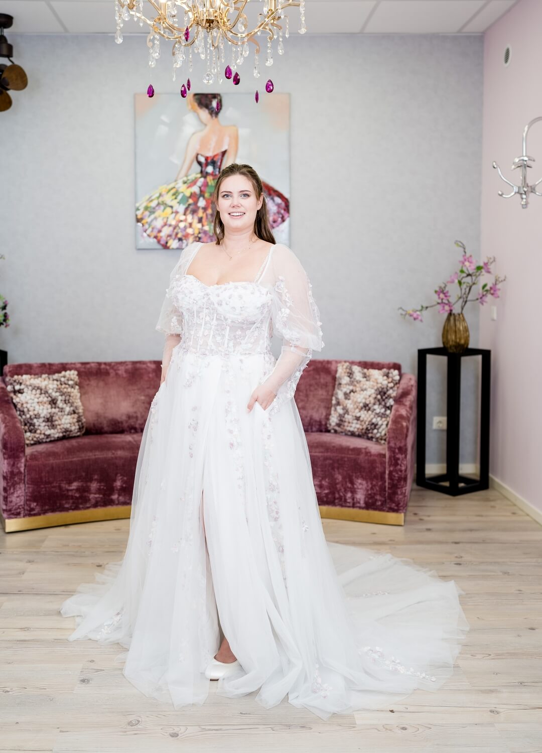 Boss Hochzeithaus Winsen Luhe Brautkleider Bremen Hamburg Lüneburg Hannover Stade Lübeck Buxtehude moderne Brautkleider Niedersachsen Brautkleid mit bunten Blumen (2)