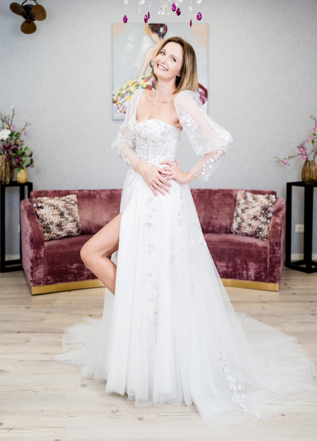 Boss Hochzeithaus Winsen Luhe Brautkleider Bremen Hamburg Lüneburg Hannover Stade Lübeck Buxtehude moderne Brautkleider Niedersachsen Brautkleid mit bunten Blumen (3)