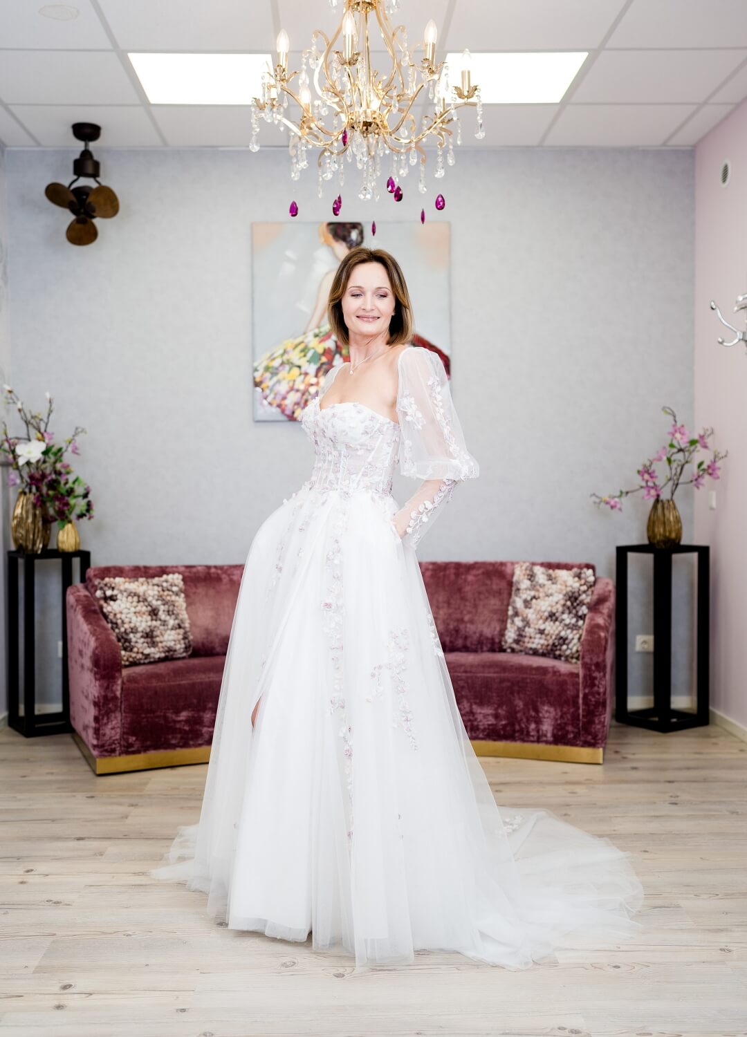 Boss Hochzeithaus Winsen Luhe Brautkleider Bremen Hamburg Lüneburg Hannover Stade Lübeck Buxtehude moderne Brautkleider Niedersachsen Brautkleid mit bunten Blumen (4)