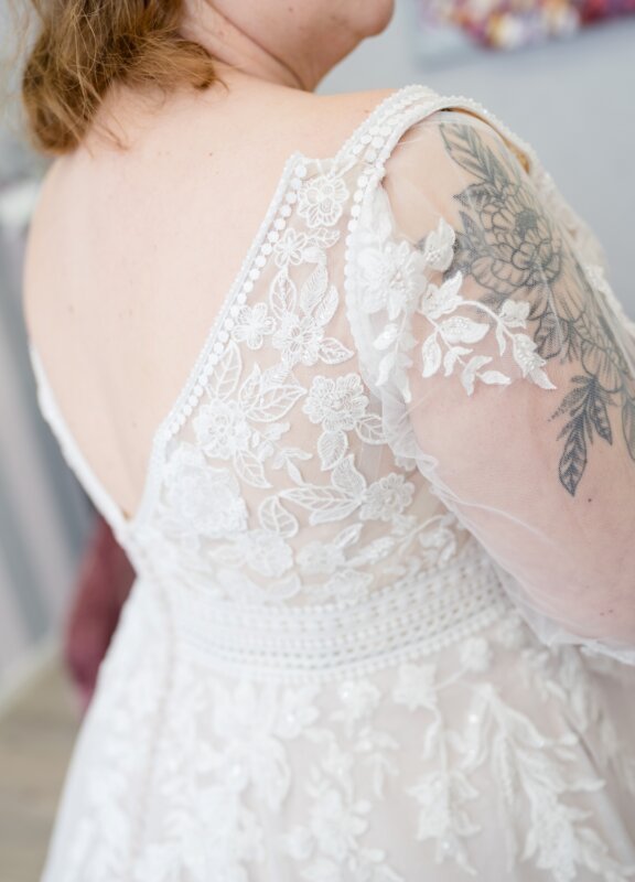 Boss Hochzeithaus Winsen Luhe Brautkleider Bremen Hamburg Lüneburg Hannover Stade Lübeck Buxtehude moderne Brautkleider Niedersachsen Curvy Brautkleider (3)