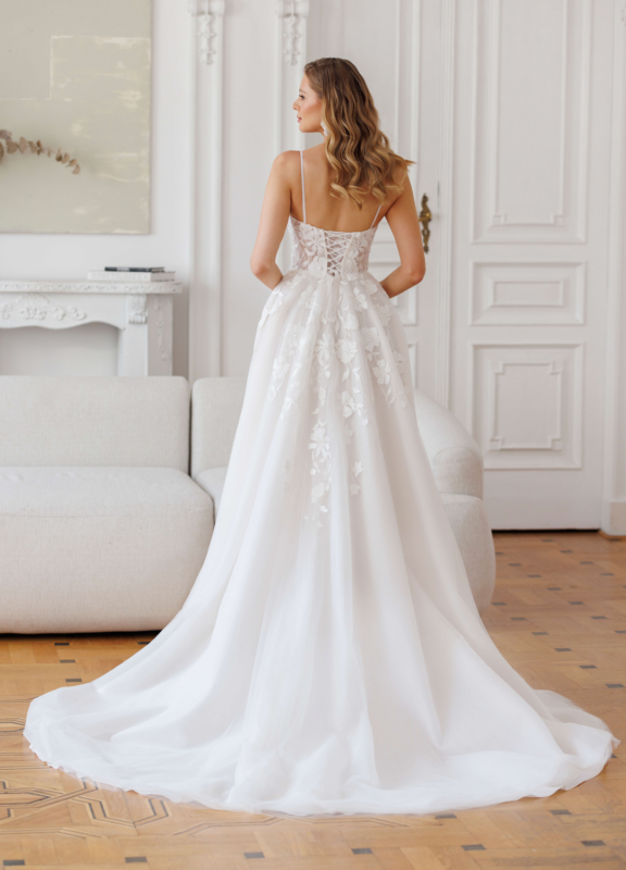 Boss Hochzeithaus Winsen Luhe Brautkleider Bremen Hamburg Lüneburg Hannover Stade Lübeck Buxtehude moderne Brautkleider Niedersachsen Jarice Divine (2)