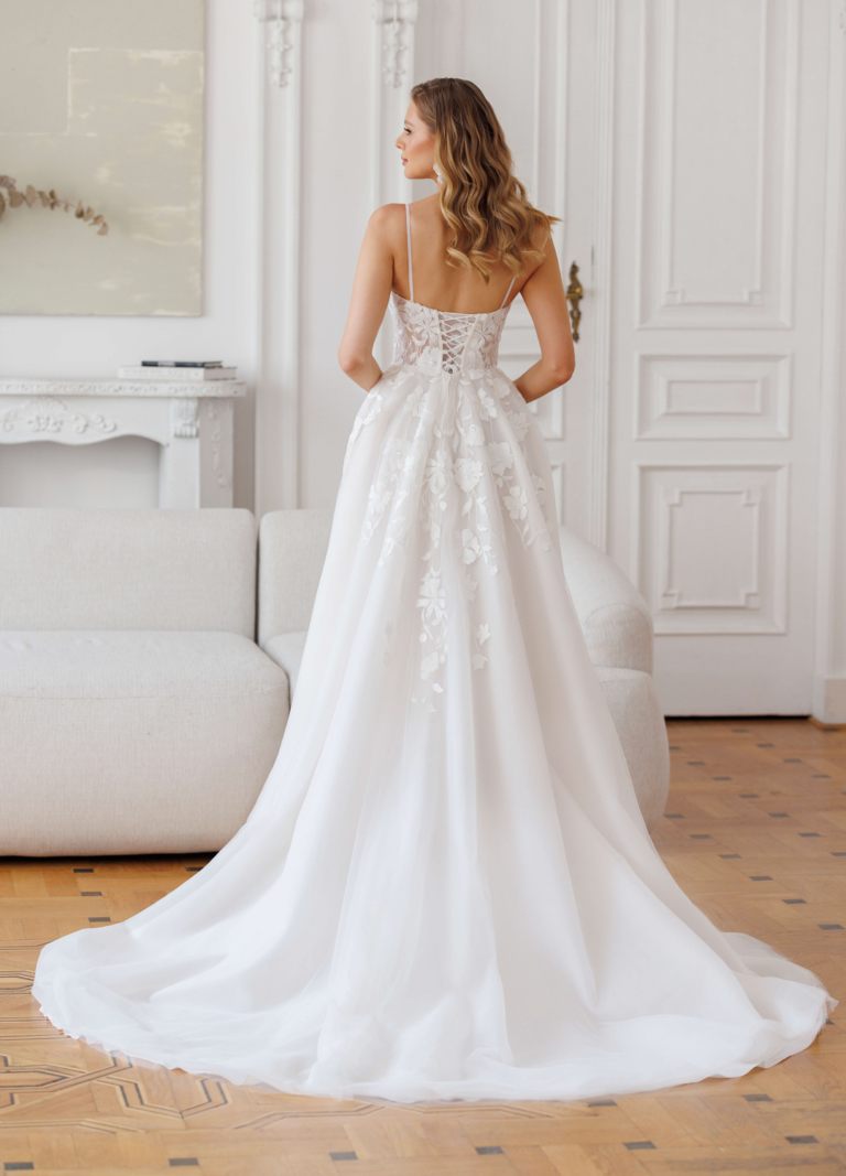 Boss Hochzeithaus Winsen Luhe Brautkleider Bremen Hamburg Lüneburg Hannover Stade Lübeck Buxtehude moderne Brautkleider Niedersachsen Jarice Divine (2)