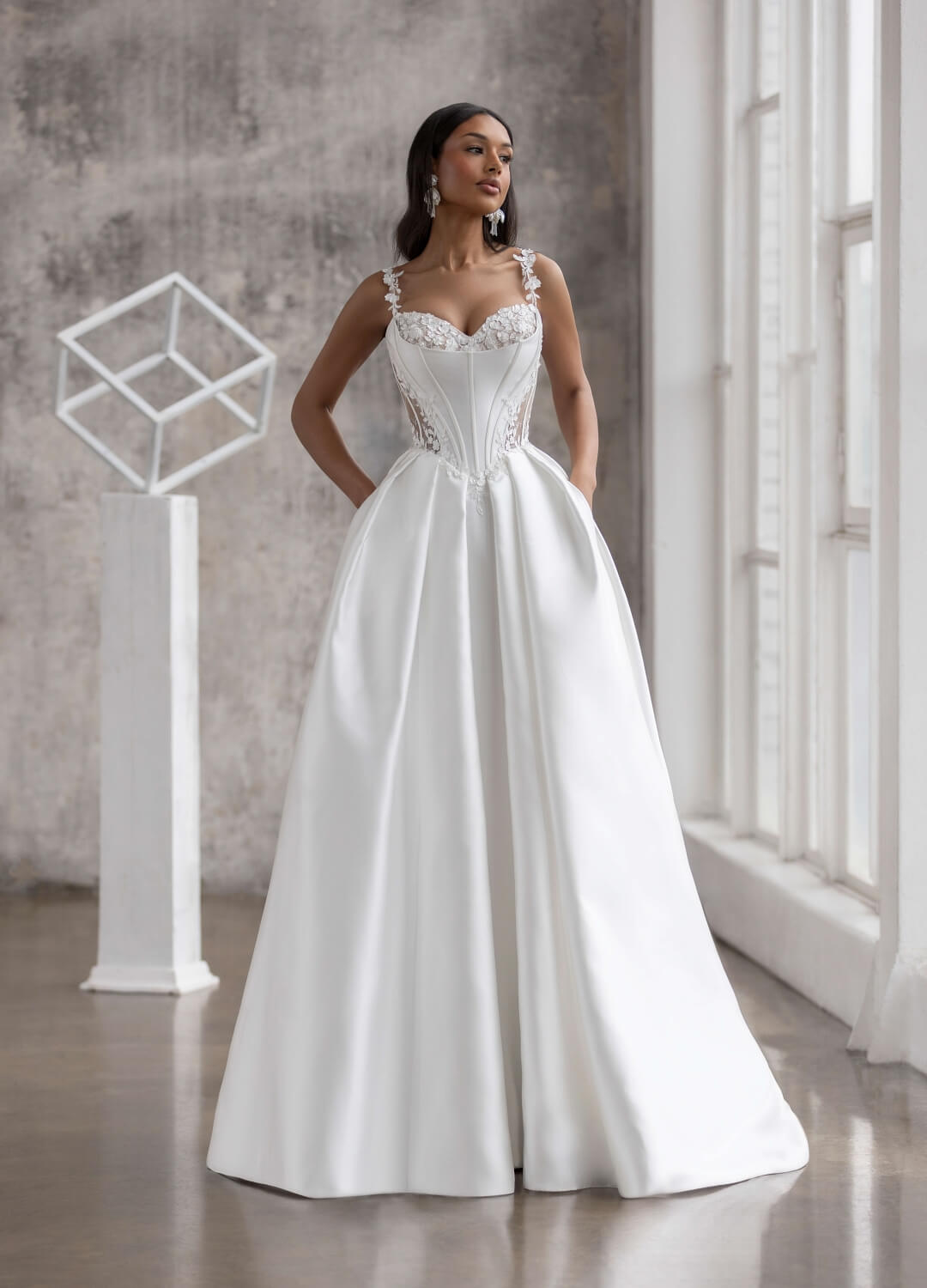 Boss Hochzeithaus Winsen Luhe Brautkleider Bremen Hamburg Lüneburg Hannover Stade Lübeck Buxtehude moderne Brautkleider Niedersachsen Jarice Frivola (1)